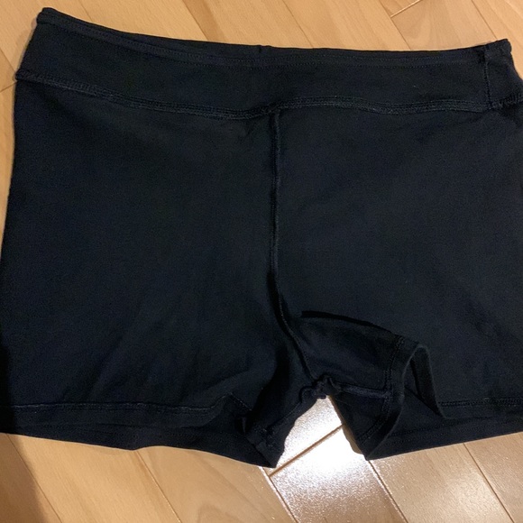 VEUC Black 2.5 in dance or bike shorts - size M Adult - Picture 15 of 16